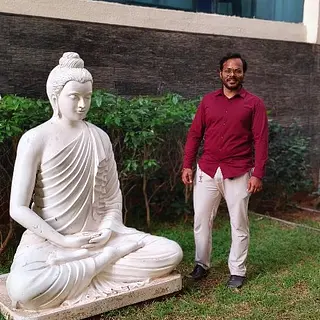 Dr. Ram Samsani