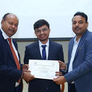 Ca Smit Dhruv