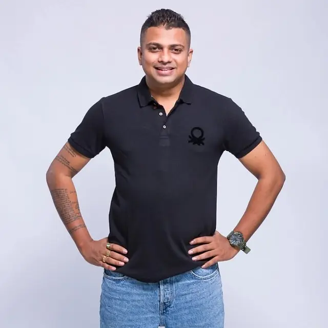  Kuldeep Suresh 