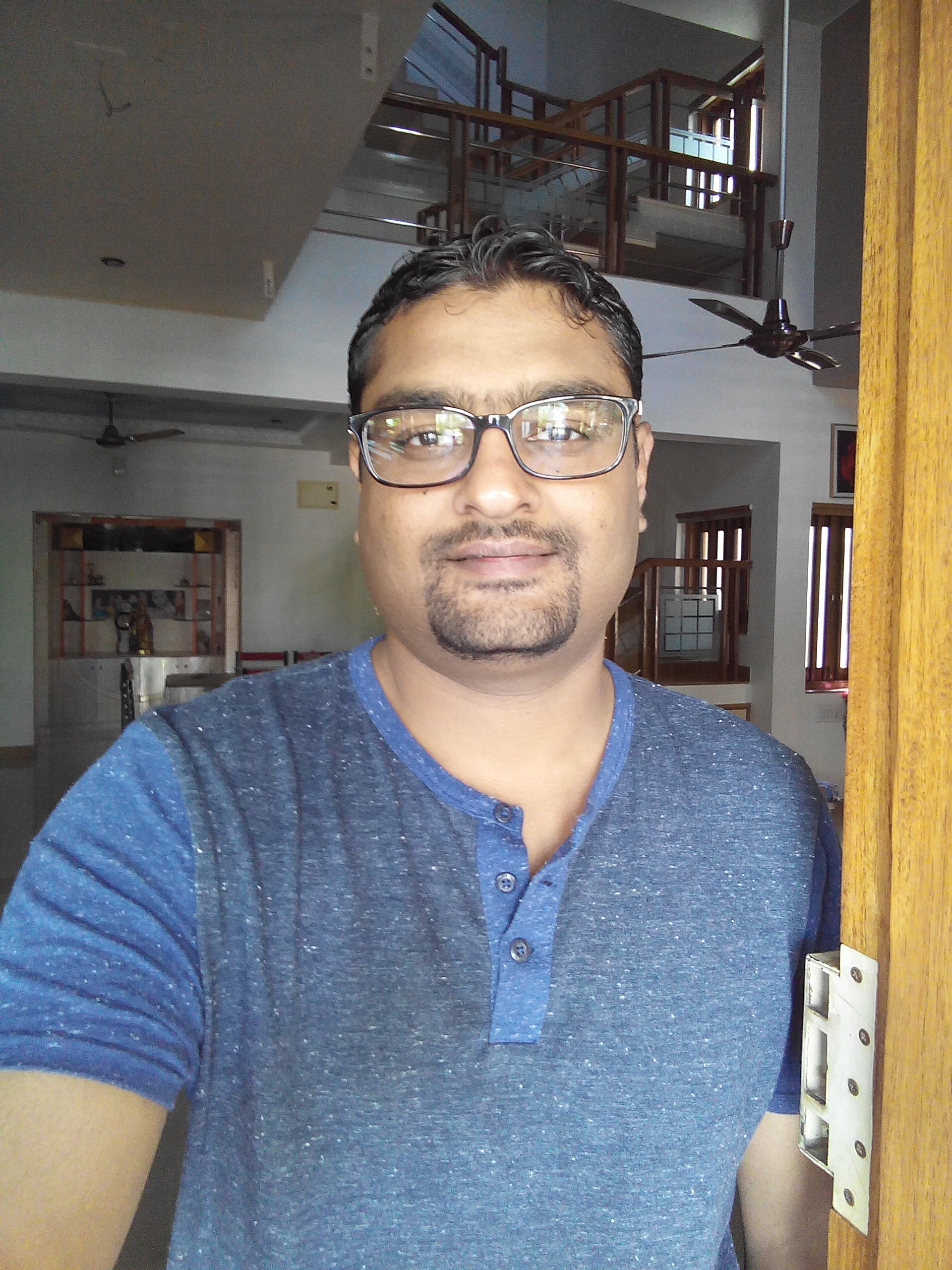 Dipen Bhikadya - Entrepreneur, Software Engineer & Founder of Buzztown Group Messenger