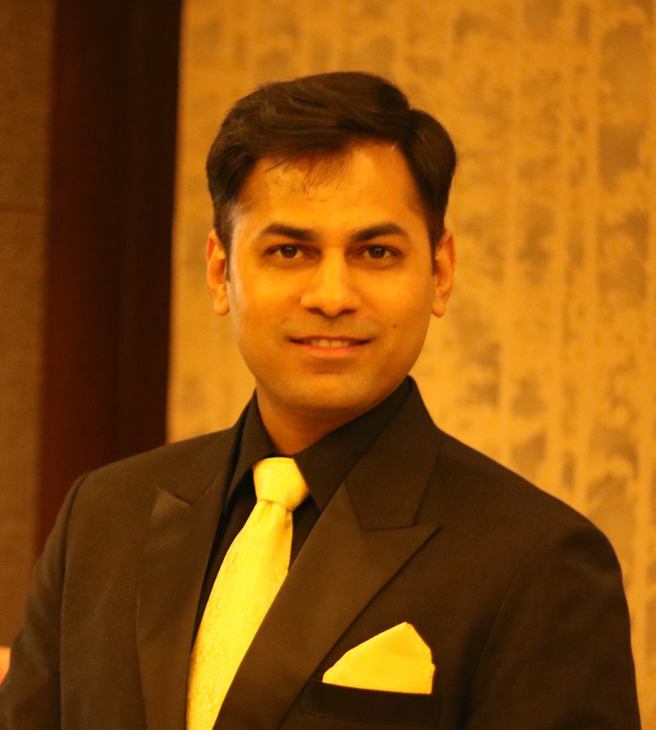 Dr Saurav Chaturvedi - A DoctorPreneur (Doctor turned Entrepreneur) .
An Orthodontist (Braces Specialist) & A Cosmetologist.