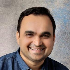 Vijay Dave - Co-founder, Bizsomia