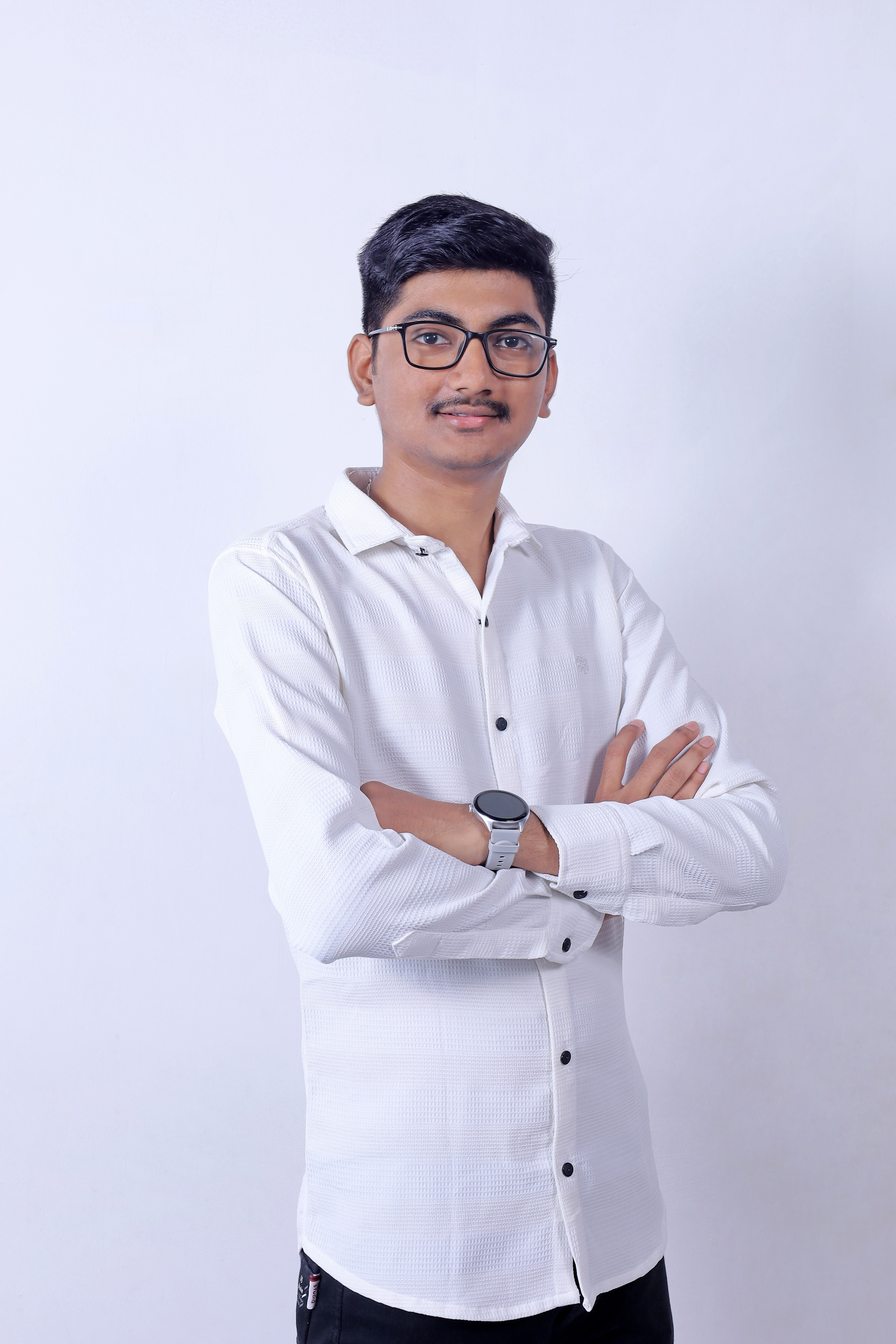 Lukhi Pratik - Frontend  Web Designer 