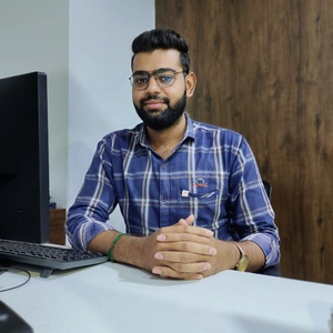 dipanshu bhut - Logistics department head "Salvavidas Pharmaceutical"