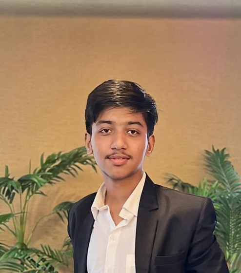 Hitanshu Varia - Full Stack Dev | ML Practitioner 