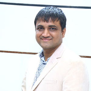 Dhiren Vision - CEO , Vision Infotech